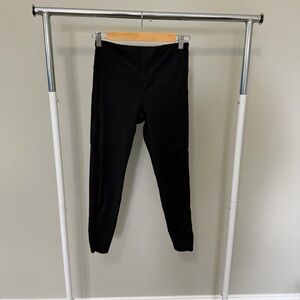 Vuori Women's Black Capris